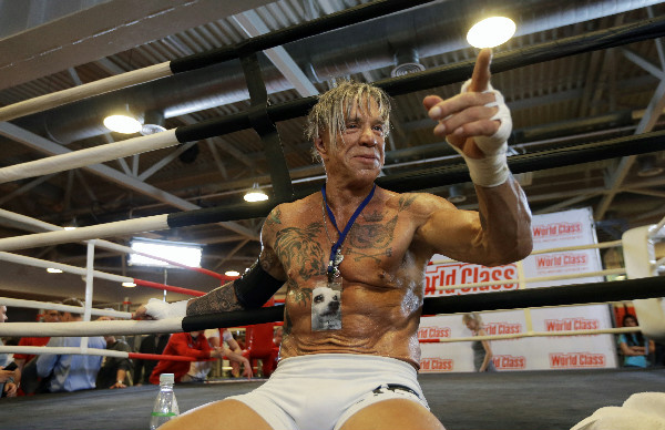 Микки Рурк вернулся на боксерский ринг в возрасте 62 лет - фотография